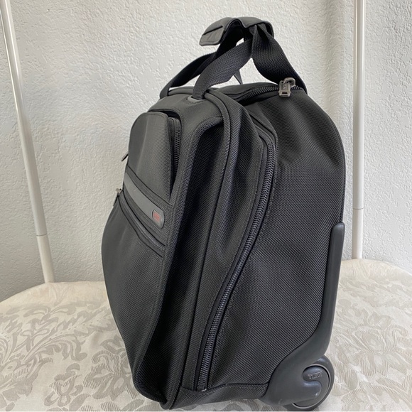 Tumi laptop bag - Picture 8 of 14